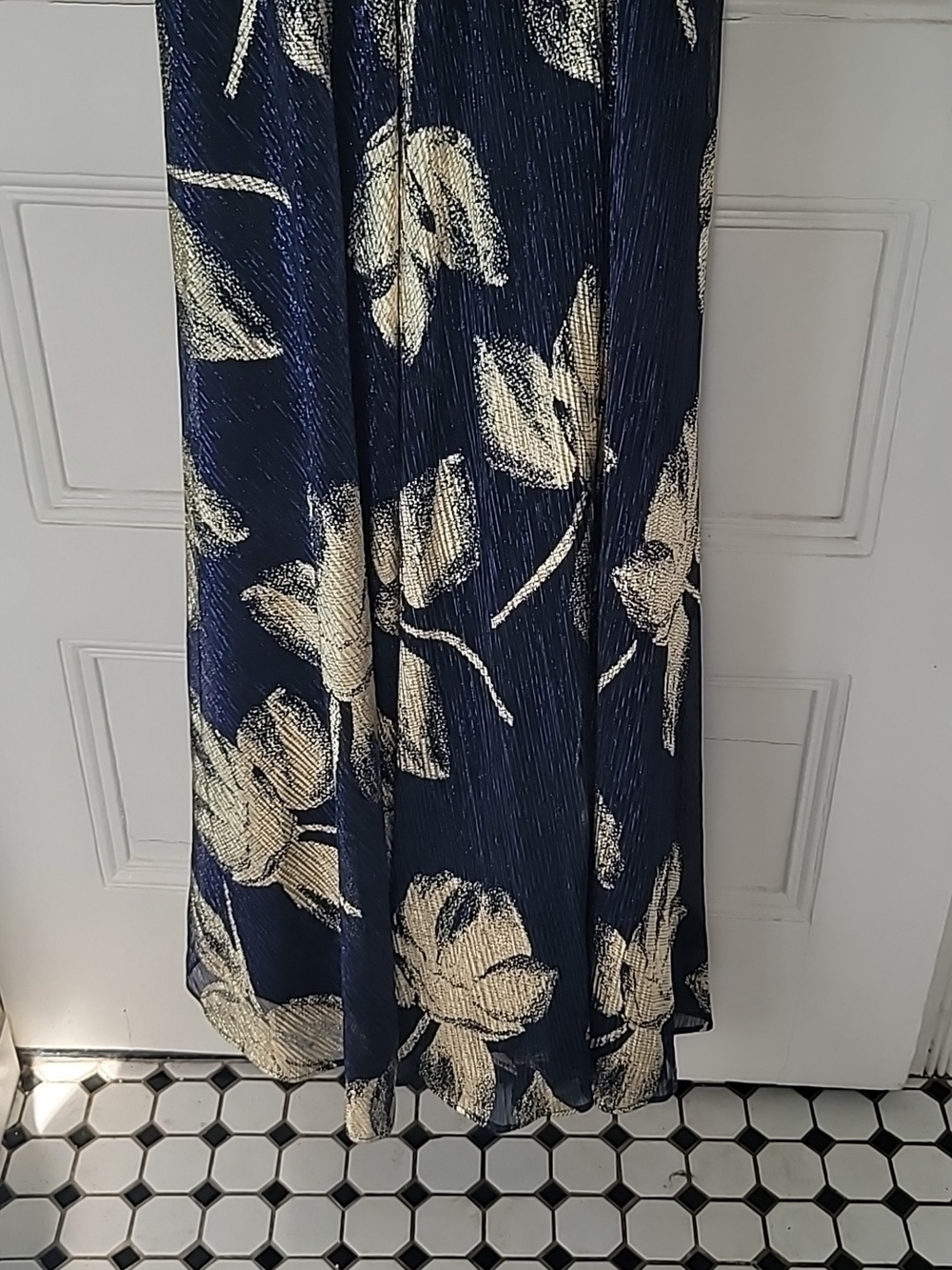 Bloomingdale's Womens Aqua Floral Print Foil Halter Gown Size 10 Navy, Gold NWT - Picture 5 of 10